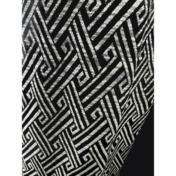 Limited Edition 4. Collective Black and white Asymmetrical Pattern Knit Dress - Picture 6 of 8
